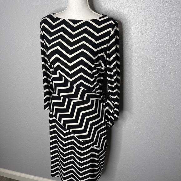 Ralph Lauren Chevron Faux  Wrap Dress size 10 Blak and white Chevron pattern - Picture 3 of 10